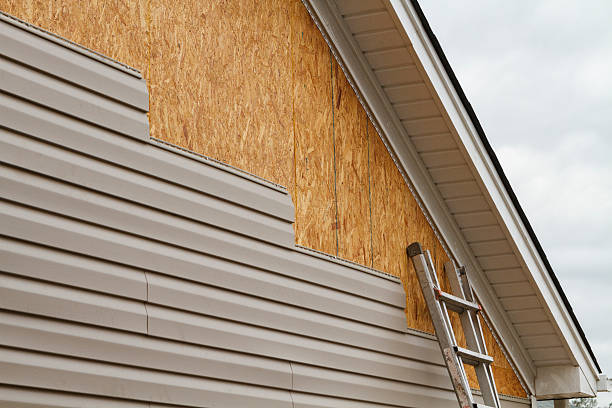 Professional Emergency Siding Repair technician working in Garden City, GA